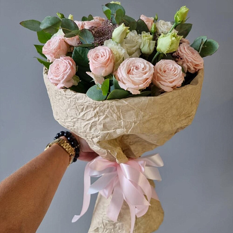 Сборный букет с пионовидной розой, эустомой и эвкалиптом - Фото 1