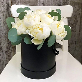 Пионы в черной коробке