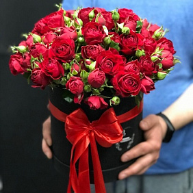 Стильная коробочка кустовых роз