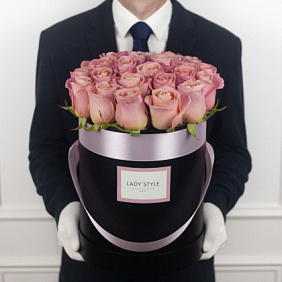 Эквадорские розы в шляпной коробке L №165