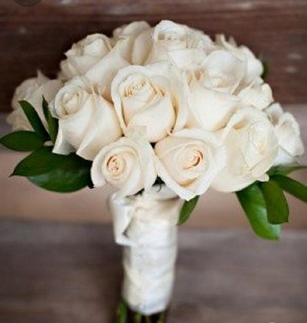 Свадебный букет из белых роз Ключ к сердцу - Фото 1