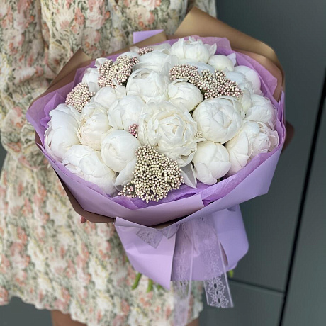 Букет Ланвин из пионов и озотамнуса - Фото 1