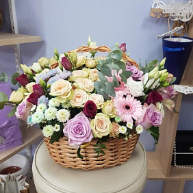 Корзина с цветами Радость