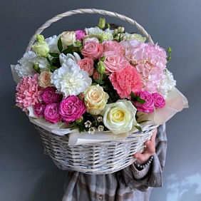 Корзина с цветами №574