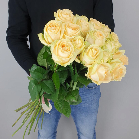 Букет из 21 персиковой розы - Фото 1