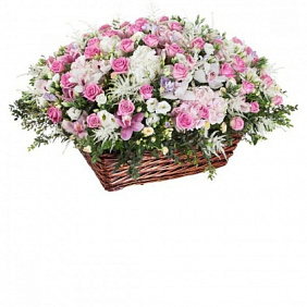 Большая корзина из гортензий, эустом, орхидей и кустовых роз