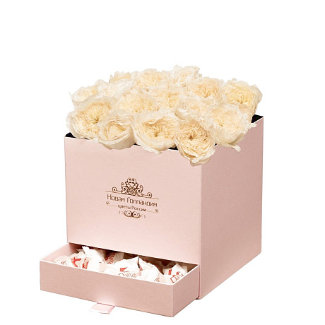 15 белых пионовидных роз Премиум в розовой коробке - Фото 1