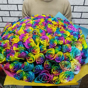 Букет из 101 радужных роз