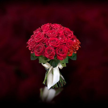 Купить Букет из 25 красных роз №170 в Москве недорого с доставкой