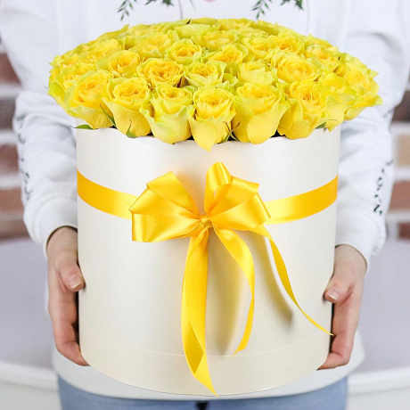 Шляпная коробка из 51 желтой розы. N710 - Фото 1