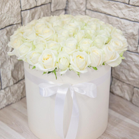 51 Белая роза в большой белой шляпной коробке №113