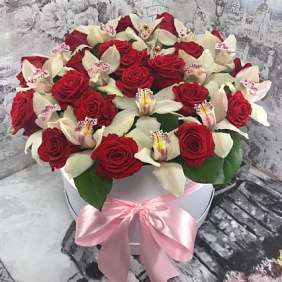 Розы с орхидеями в Коробке XXL