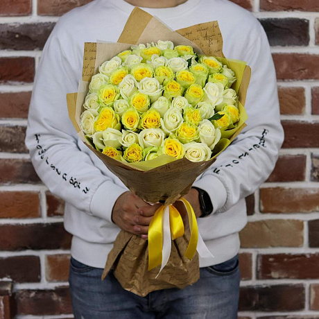 Букет из 51 белой и желтой розы (50 см). N899 - Фото 1