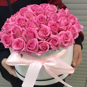 Коробка с розовыми розами №162