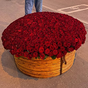 Корзина с 1001 розой