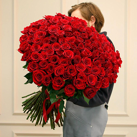 101 красная роза Фридом - Эквадор (70 см) - Фото 1