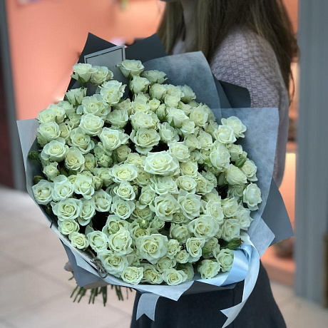 Белые кустовые розы - Фото 1