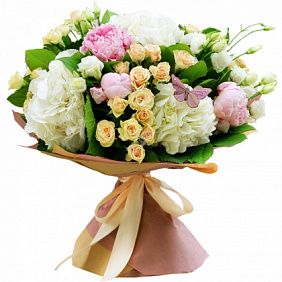 Букет из гортензий, пионов и кустовых роз