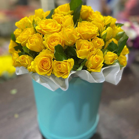Цветы в коробке розы желтые - Фото 1