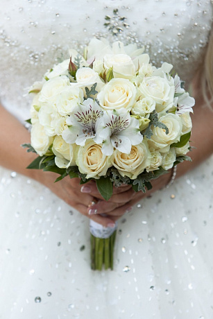 Букет невесты из альстромерии с белой розой - Фото 1