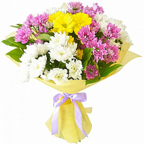 Букет из 7 кустовых хризантем и салала