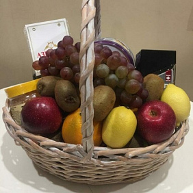 Подарочная корзина кофе фрукты чай