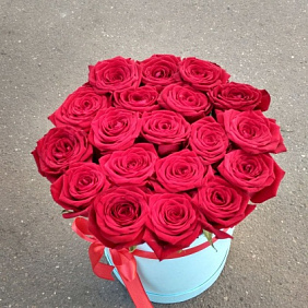 Роза и коробки