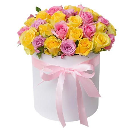 Букет из 51 разноцветная роза в большой шляпной коробке - Фото 1