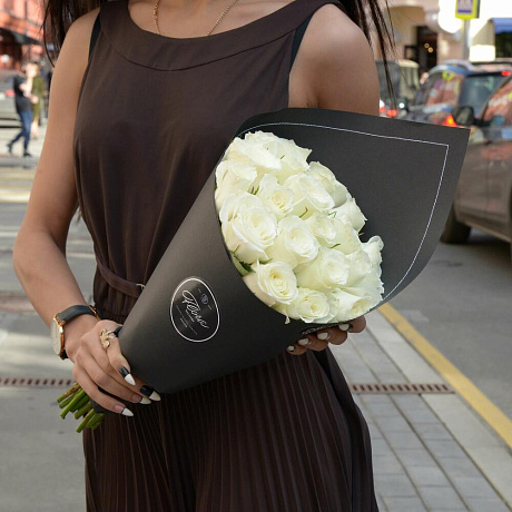 21 белая роза White Kenya BLVCK - Фото 1