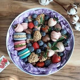 Коробочка с клубникой в шоколаде №161