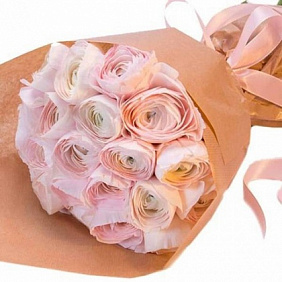 Букет из 19  розовых ранункулюсов Вдохновение