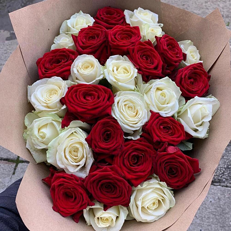 29 роз микс белые и красные - Фото 1