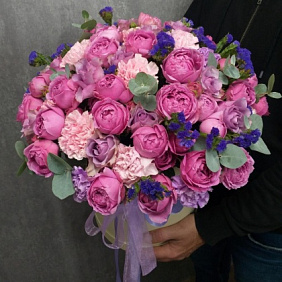 Шляпная коробка с цветами "Роскошь"