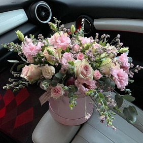 Цветы в шляпной коробке №169