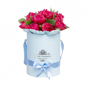 9 малиновых пионов в маленькой голубой шляпной коробке №801