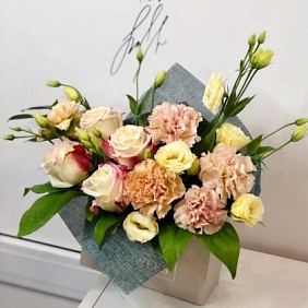 Цветы в коробке №529
