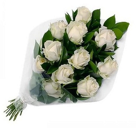Букет из 11 белых роз с зеленью - Фото 1