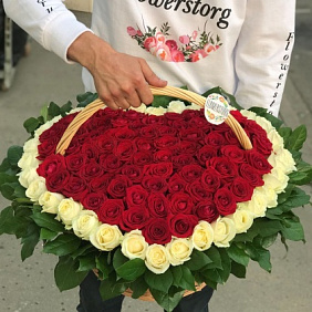Корзины с цветами. Розы. Сердце из роз. 101 роза. N161