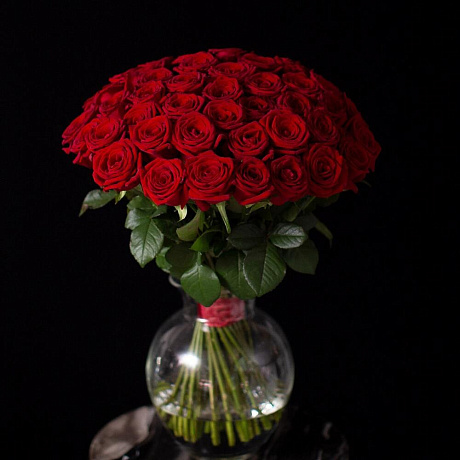 51 красная роза с вазой - Фото 1