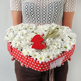 Композиция цветов сердце Любовь ромашковая