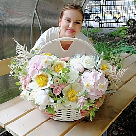 Композиция из цветов "Корзина нежности" №160