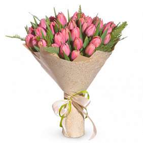 Букет из 35 тюльпанов с зеленью