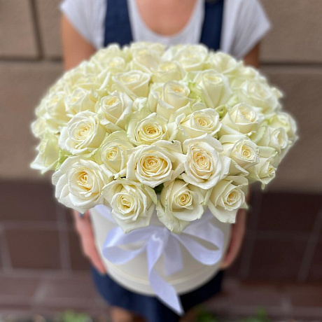 Коробочка с белыми розами - Фото 1