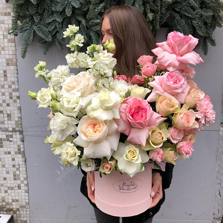 Цветы в коробке (пионовидные розы pink o'hara) - Фото 1