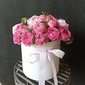 Букет в коробке "Розовая пантера"