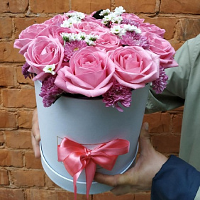 Цветы в авторской шляпной коробке "Цветочный бал"