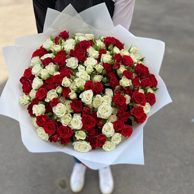 Букет из кустовой розы КБ