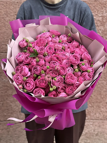 Букет из 25 розовых кустовых пионовидных роз - Фото 1