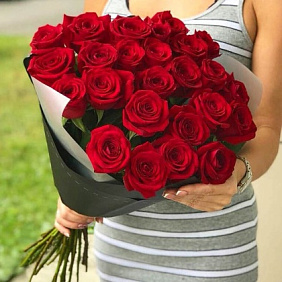 Букет 35 красных роз 60 см.