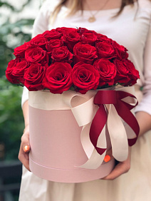 25 красных роз премиум в шляпной коробке